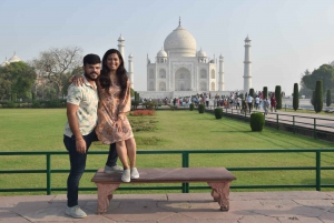 Delhistä: Auringonnousu Taj Mahal, Agran linnoitus ja Baby Taj -kierros