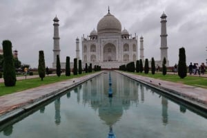 Delhistä: Auringonnousu Taj Mahal, Agran linnoitus ja Baby Taj -kierros