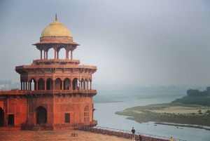 Taj Mahal Wschód lub zachód słońca w nocy