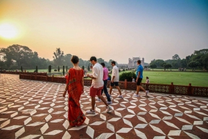 Visite du Taj Mahal au lever du soleil en compagnie d'un éléphant ou d'un ours du centre de sauvetage