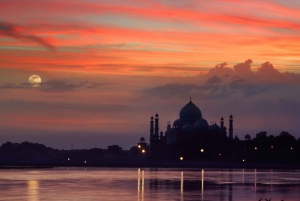 Taj Mahalin auringonlaskun kierros Tuk Tuk Tukilla yksityisen oppaan kanssa