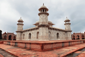 Taj Mahal-tur fra Delhi med Gatimaan ekspresstog