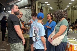 Temples, Bazaars & FoodTasting in OldDelhi with female Guide