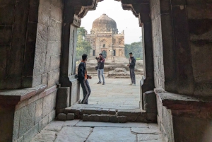 Delhin langat: naisten johtama monumentti-, perintö- ja käsityökierros