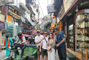 Delhin langat: naisten johtama monumentti-, perintö- ja käsityökierros