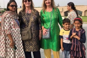 Delhis trådar: Kvinnostyrda monument, arv och hantverkstur