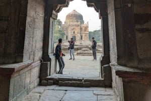 Delhis trådar: Kvinnostyrda monument, arv och hantverkstur