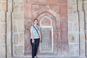 Delhis trådar: Kvinnostyrda monument, arv och hantverkstur