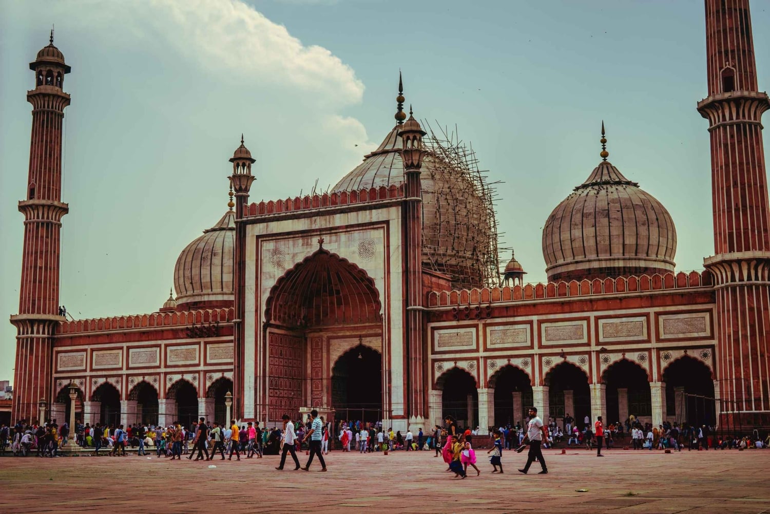 Tour to old delhi with guide and transfer