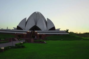 Tour to old delhi with guide and transfer