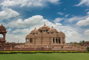 Guide till Swaminarayan Akshardham och transfer till Delhi