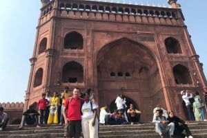 Walk & Explore Old Delhi: Guided Tour by Foot with a Local