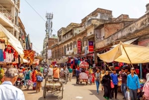 Walk & Explore Old Delhi: Guided Tour by Foot with a Local