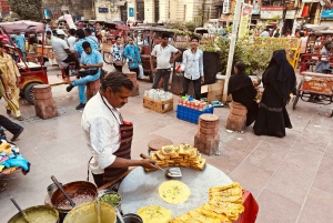 Byvandring i Old Delhi inkluderer et måltid og en rickshaw-tur