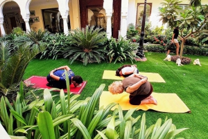 Clase de yoga en Delhi