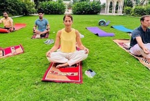 Clase de yoga en Delhi