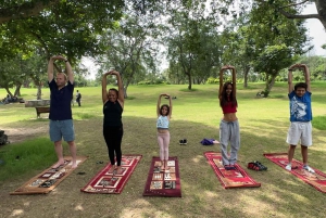 Clase de yoga en Delhi