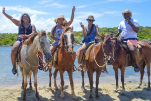 ビーチ、ジャングル、川での2時間の乗馬アドベンチャー