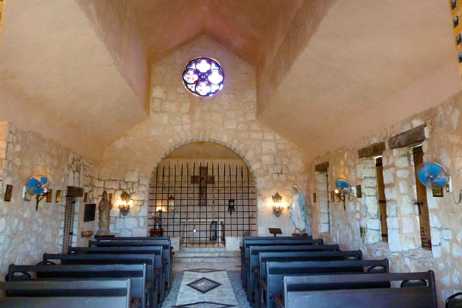 Экскурсия в Альтус-де-Чавон + пещера чудес из Баваро/Пунта-Кана