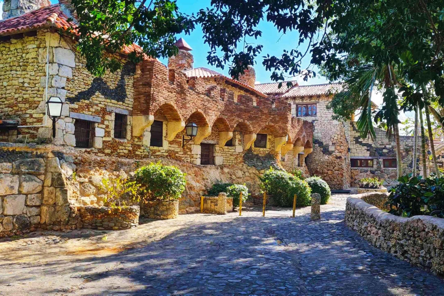 Экскурсия в Альтус-де-Чавон + пещера чудес из Баваро/Пунта-Кана