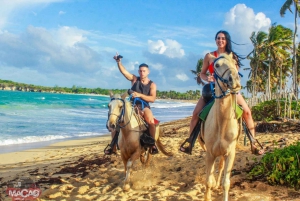 Passeio a cavalo ao pôr do sol incrível da praia de Punta Cana e da selva