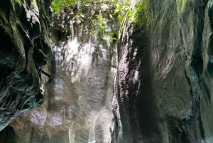 Экскурсия по 7 водопадам с купанием и обедом в бухте Эмбер-Коув/Тайно-Бэй