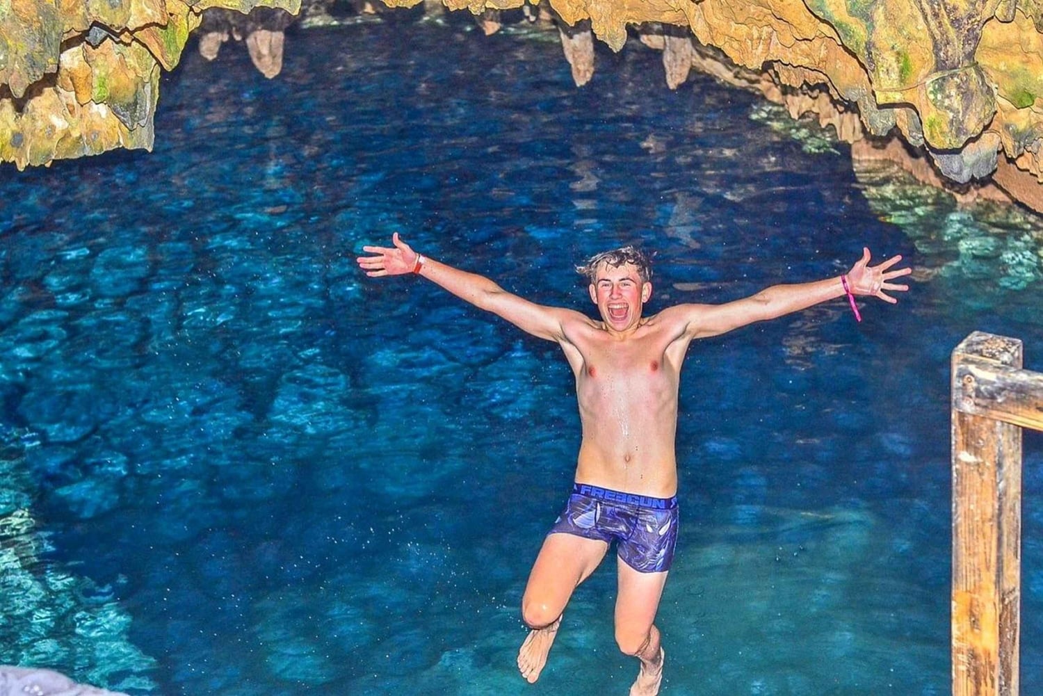 ATV- og buggyutflukt med firehjulstrekk i Punta Cana med vanngrotte