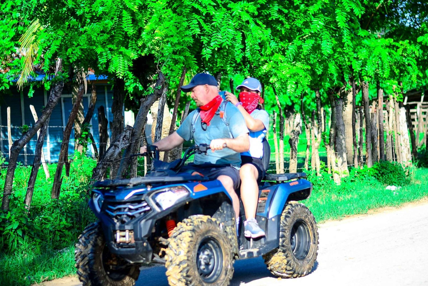 Excursion en VTT à la grotte d'eau et à la plage de Macao