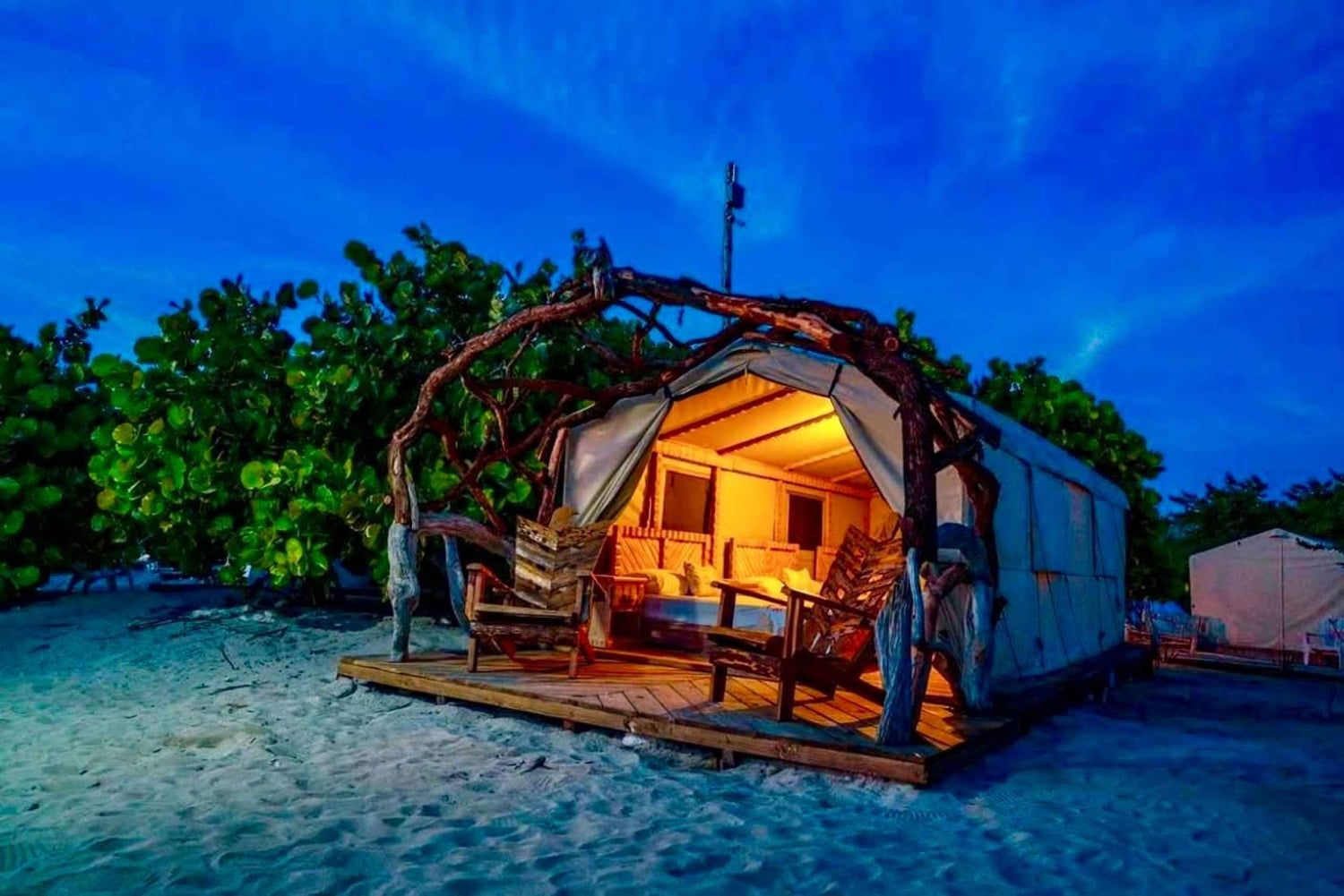 Bahia de las Aguilas Private Glamping: All-Inclusive VIP Paradise