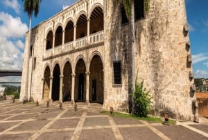 Bayahibe: Colonial Zone and Los Tres Ojos Tour