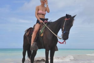 Bayahibe: Horseback Riding Tour with Local Snacks And River