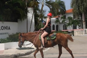 Bayahibe: Horseback Riding Tour with Local Snacks And River