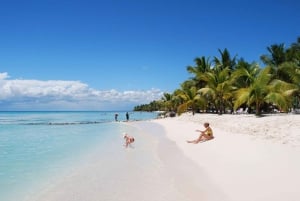 Bayahibe: Catamaran cruise op het eiland Saona met natuurlijk zwembad