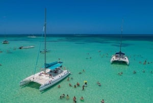 Bayahibe: Saona Island Comfort Catamaran Cruise with Lunch