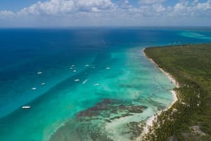 Bayahibe: Saona Island Comfort Catamaran Cruise with Lunch