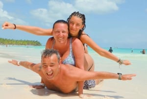 Bayahibe: Saona Island Comfort Catamaran Cruise with Lunch