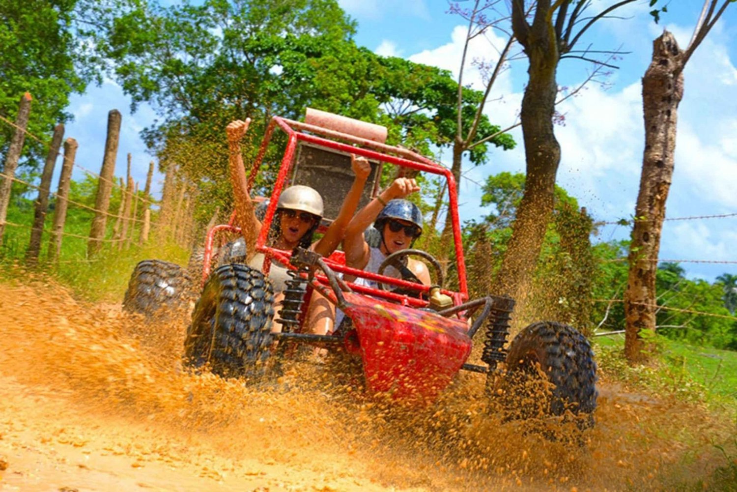 Buggy in Punta Cana, Riviergrot, Strand van Macau