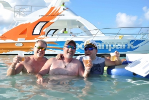 Excursión de un día en catamarán, snorkel y vela (compartida)