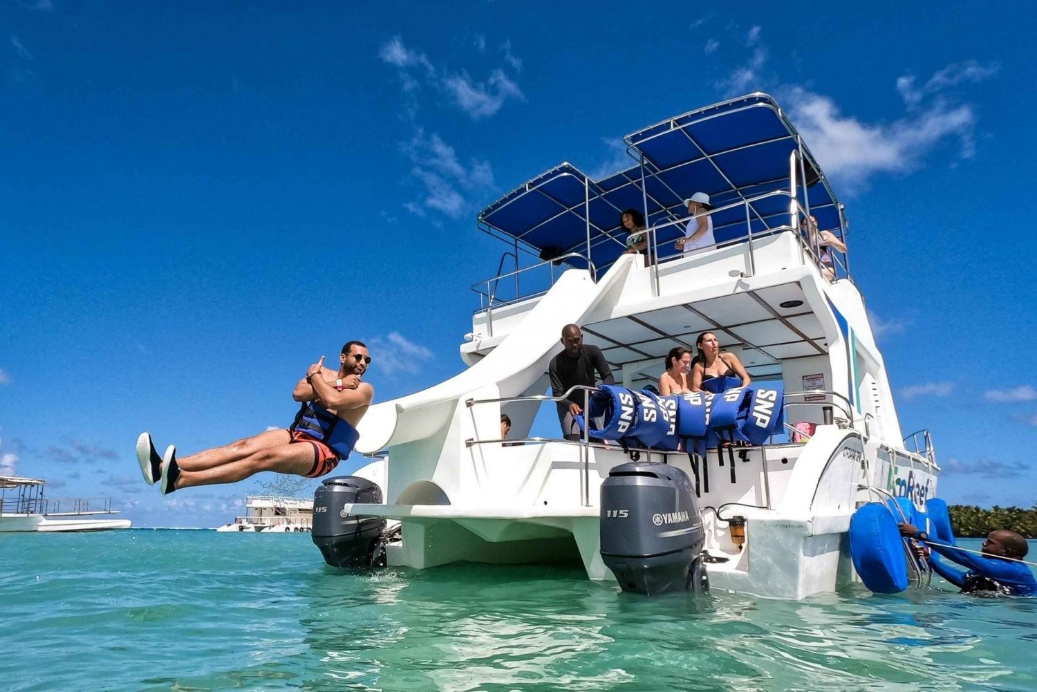 Catamaran party Boat com bar aberto e snorkeling em punta cana