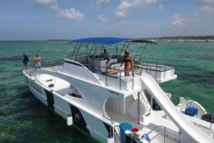Catamaran party Boat con open bar y snorkeling en punta cana