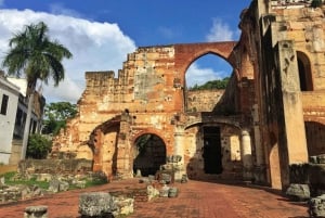Colonial Zone: Historical Tour with a visit to the Columbus Lighthouse and Tres Ojos Park