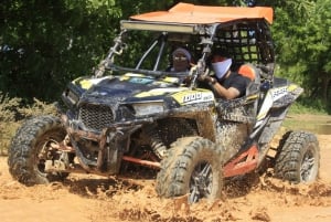 Buggy dominicain de Punta Cana avec plage et cenote