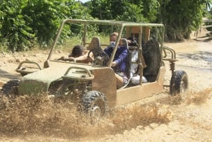 Buggy dominicain de Punta Cana avec plage et cenote