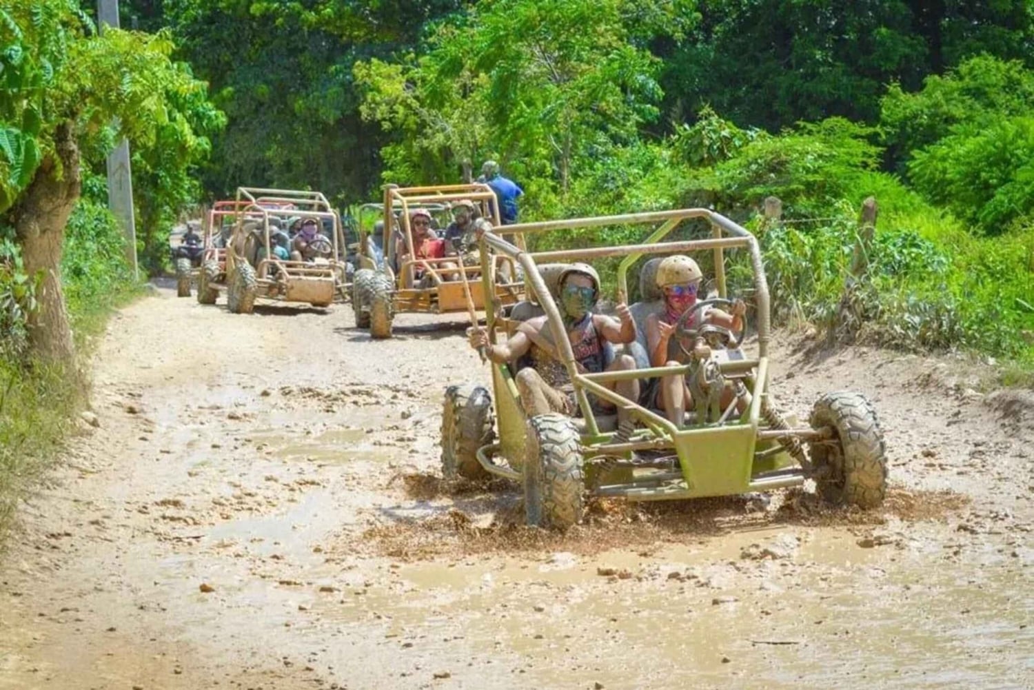 Aventura extrema en buggy por la playa y el cenote de Macao