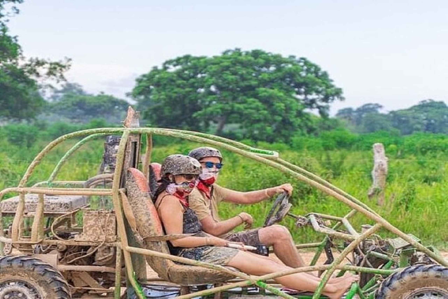 Aventura extrema en buggy por la playa y el cenote de Macao