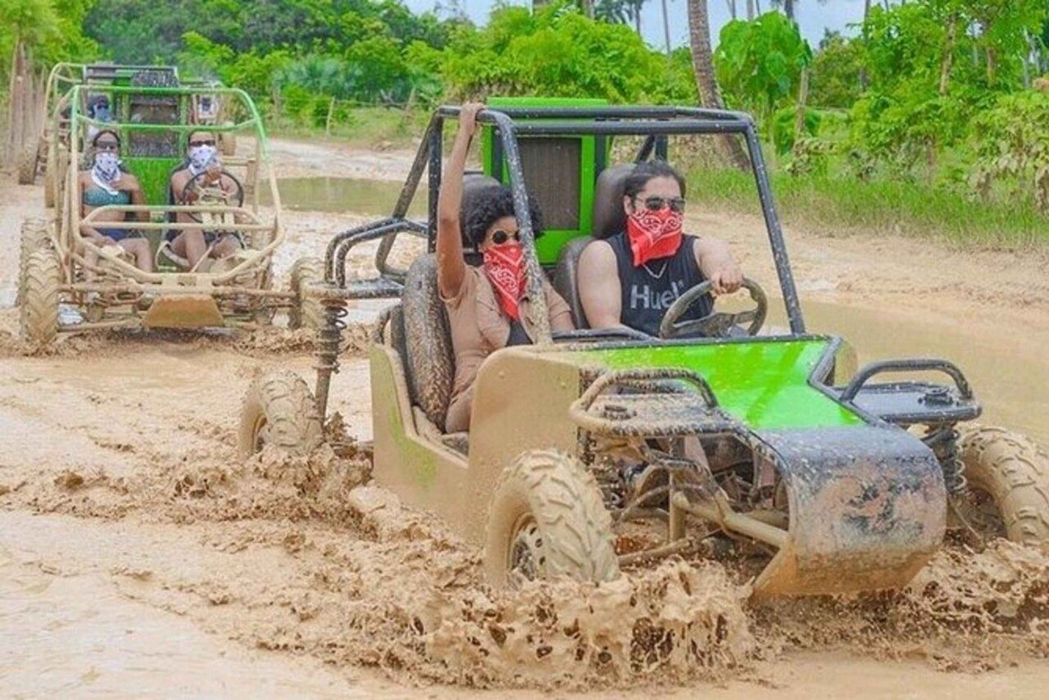 Tour estremo in buggy: dalla giungla alla costa tropicale