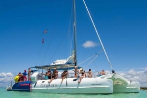 Bayahíbesta: Saona Island Catamaran Cruise with Buffet