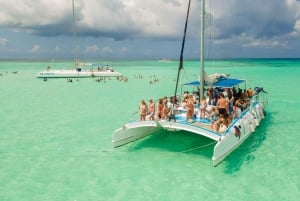 Bayahíbesta: Saona Island Catamaran Cruise with Buffet