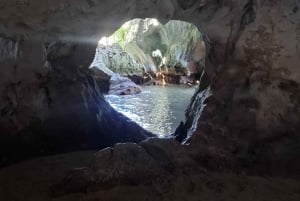 A partir de Punta Cana: Excursão Los Haitises: Manguezais, Cavernas + Montanha Redonda