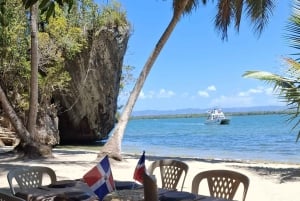 A partir de Punta Cana: Excursão Los Haitises: Manguezais, Cavernas + Montanha Redonda
